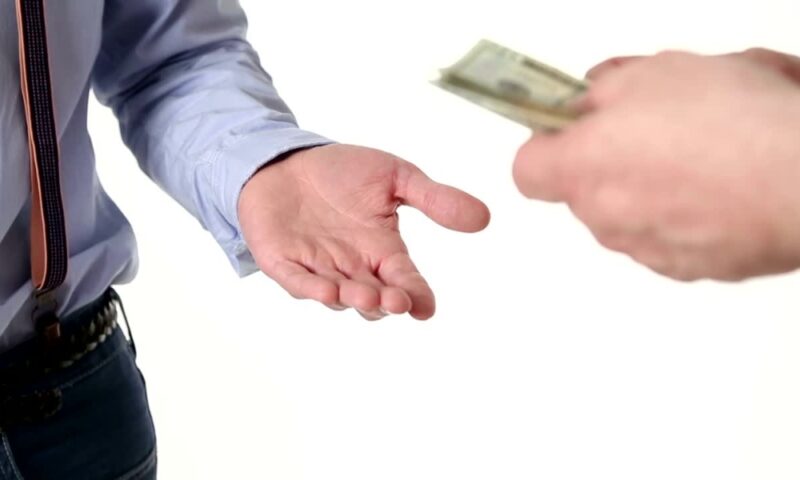 Skriveni troškovi kredita su dodatne naknade i provizije koje banka naplaćuje uz kamatu